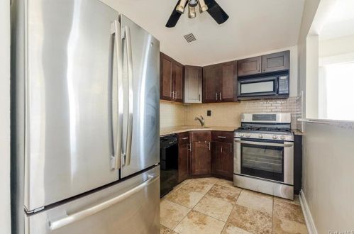 179 Cross St, Bronx NY 10464-1225 exterior