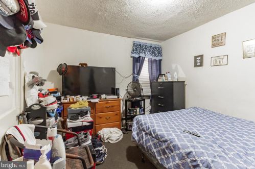 327 10 St, Darby PA 19023-1707 exterior