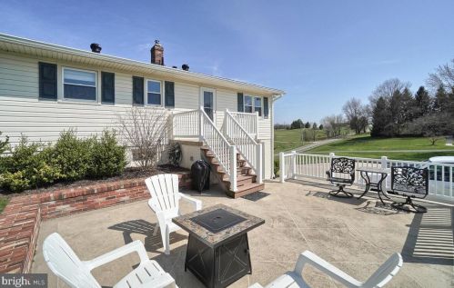 7504 Picnic Wood Rd, Middletown MD 21769-8223 exterior