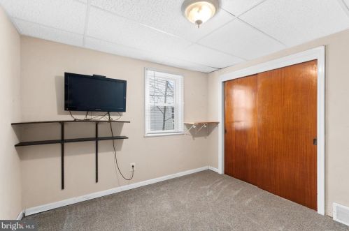 581 Kings Hwy, Camden NJ 08106-2207 exterior