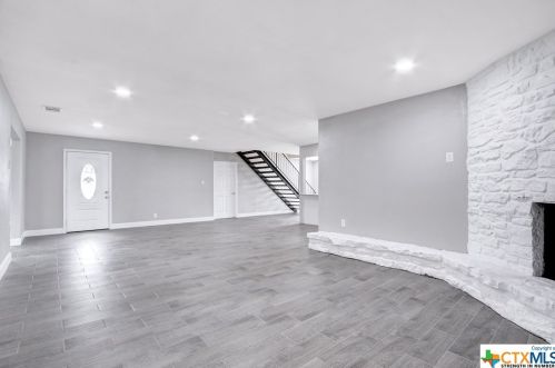 718 Grosvenor St, San Antonio TX 78221-1408 exterior