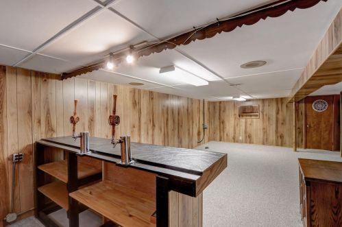 7501 Honey Crk Dr, Milwaukee WI 53221-4062 exterior