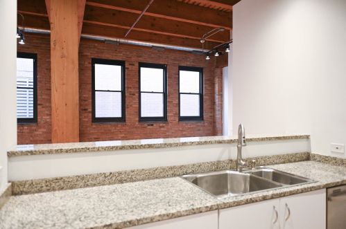 420 Grand Ave, Chicago IL  60654-3506 exterior