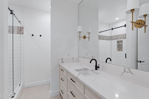 5841 Echo Canyon Cir, Phoenix AZ 85018-1243 exterior