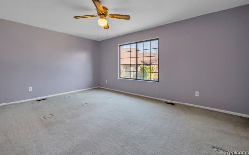 287 Mdw Brg Dr, Rochester MI 48307-3051 exterior