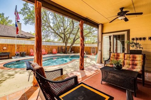 301 Riverview Dr, Georgetown TX 78628-8200 exterior