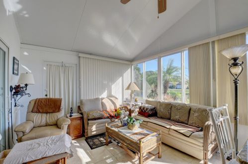 5136 Mirror Lk Blvd, Boynton Beach FL 33472-1211 exterior