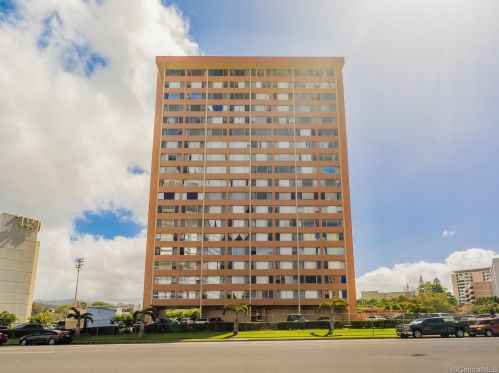 1121 Ala Napunani St, Honolulu HI  96818-1620 exterior