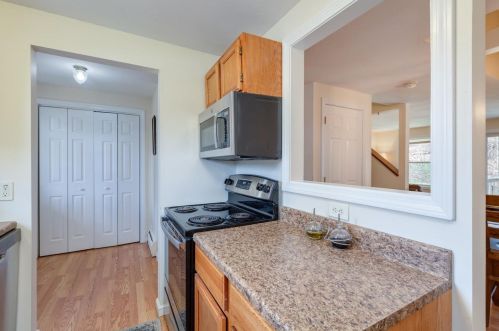 49 Bluffs Dr, Concord NH  03303-1579 exterior