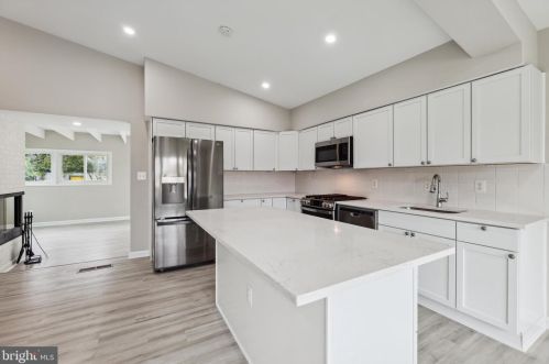 4000 Javins Dr, Alexandria VA  22310-2037 exterior