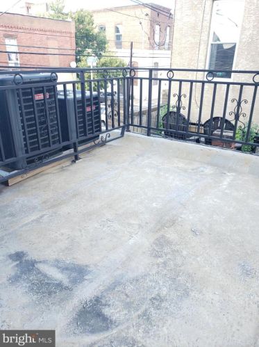 2001 17th St, Philadelphia PA 19121-2321 exterior