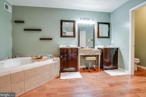 1312 Foxmeadow Dr, Limerick PA 19468-1556 exterior