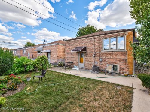 6058 63 Pl, Chicago IL 60638-4642 exterior