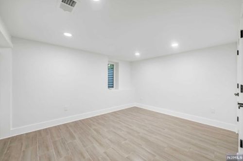 22 Lois Ave, Demarest NJ  07627-2220 exterior