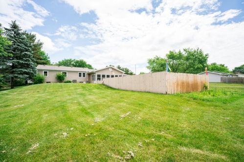 332 12 St, Plainwell MI 49080-1117 exterior