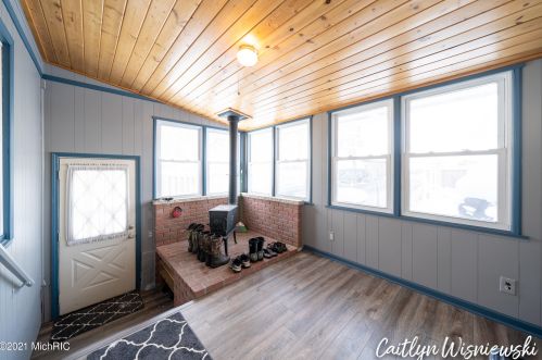 941 Northlawn St, Grand Rapids MI 49505-3717 exterior