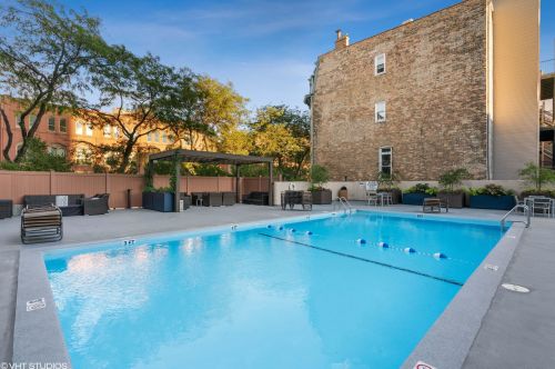 1660 La Salle Dr, Chicago IL 60614-6000 exterior