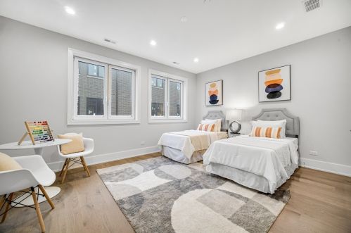 6219 Ellis Ave, Chicago IL 60653-3615 exterior