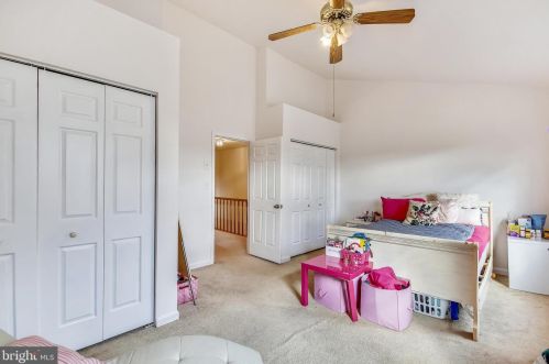 8209 Roxbury Dr, Alexandria VA 22309-3728 exterior