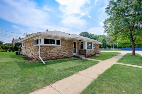 9332 Burleigh St, Milwaukee WI  53222-3550 exterior