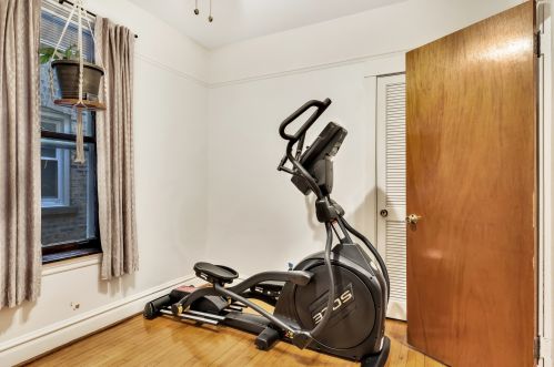 4710 Artesian Ave, Chicago IL 60659-5035 exterior