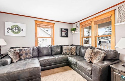 11 3 St, Duluth MN 55805-1727 exterior