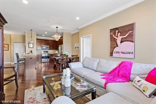 2326 Giddings St, Chicago, IL 60625-8310