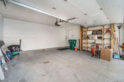 4082 Pinestead Dr, Walled Lake MI 48390-1344 exterior