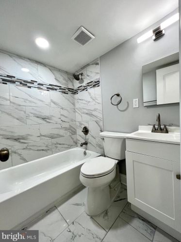 5910 Brookview Dr, Alexandria VA 22310-1819 exterior