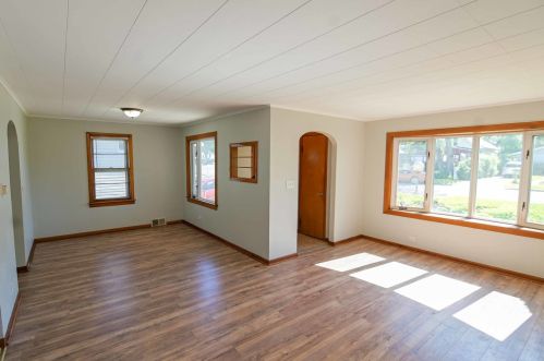 1022 Yeoman St, Waukegan, IL 60085-2772