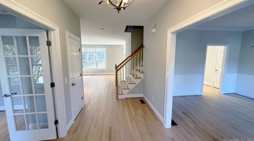 10 Azalea Ln, Ellington CT  06029-3063 exterior