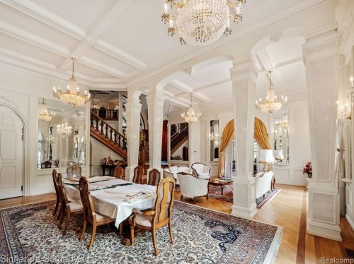 2009 Victoria Hl, Rochester MI exterior