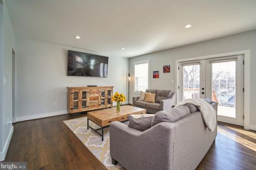 4058 Taney Ave, Alexandria VA 22304-2438 exterior