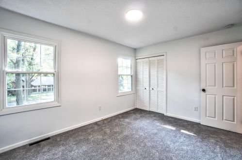 1202 Sprucebrook Dr, Kalamazoo MI 49048-5814 exterior