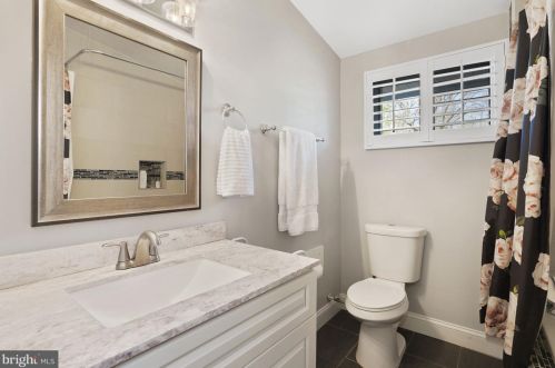 6651 Old Chesterbrook Rd, Mc Lean VA  22101-4661 exterior