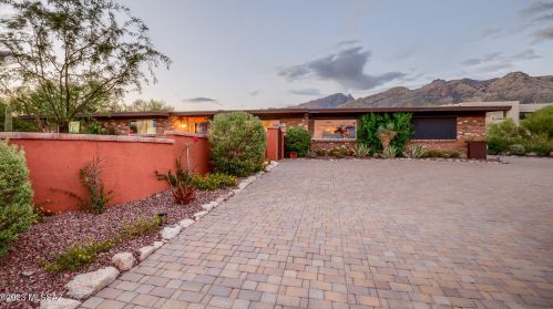 6101 Camino De Santa Valera, Tucson AZ  85718-3722 exterior