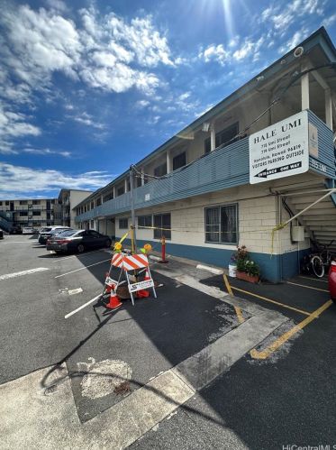 715 Umi St, Honolulu HI  96819-2321 exterior