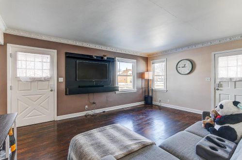 8503 Morgan Ave, Milwaukee WI  53228-1519 exterior