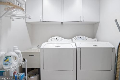 124 Bainbridge St, Philadelphia PA 19147-1866 exterior