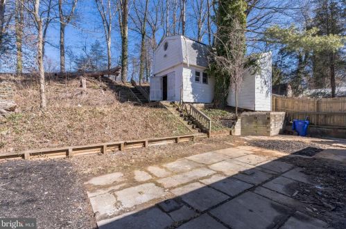 11611 Mapleview Dr, Silver Spring MD 20902-2327 exterior