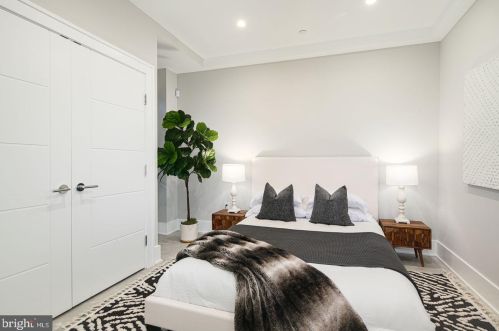 722 Broad St, Philadelphia PA 19146-3119 exterior