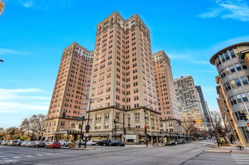 5555 Sheridan Rd, Chicago IL  60640-1609 exterior