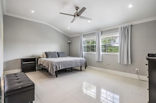 8201 Kirkwood Dr, Tampa FL  33634-2238 exterior