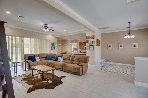 650 Mccullough Ave, Fort Pierce FL 34953-3918 exterior