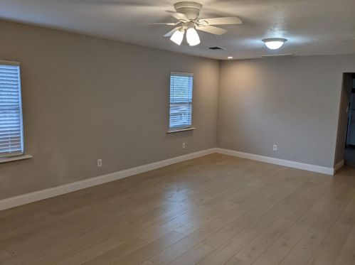 310 18th St, Hempstead TX  77445-4195 exterior