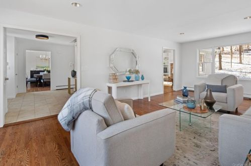 30 Woodcrest Dr, Armonk NY 10504-2904 exterior