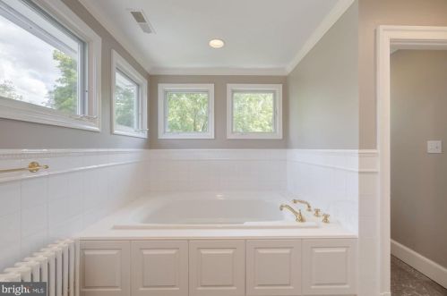 3928 Livingston St, Washington DC 20015-2921 exterior