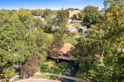 1049 Fernpark Dr, Saint Louis MO 63141-6132 exterior