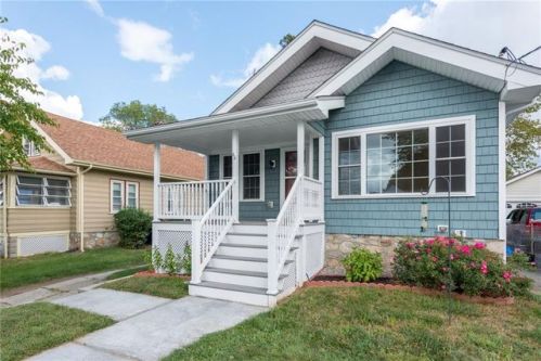 66 Cranston St, Woonsocket, RI 02895-6431