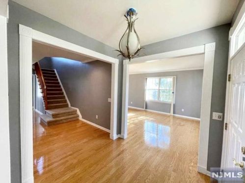 3 Bakley Ter, Town Center NJ 07052-2169 exterior